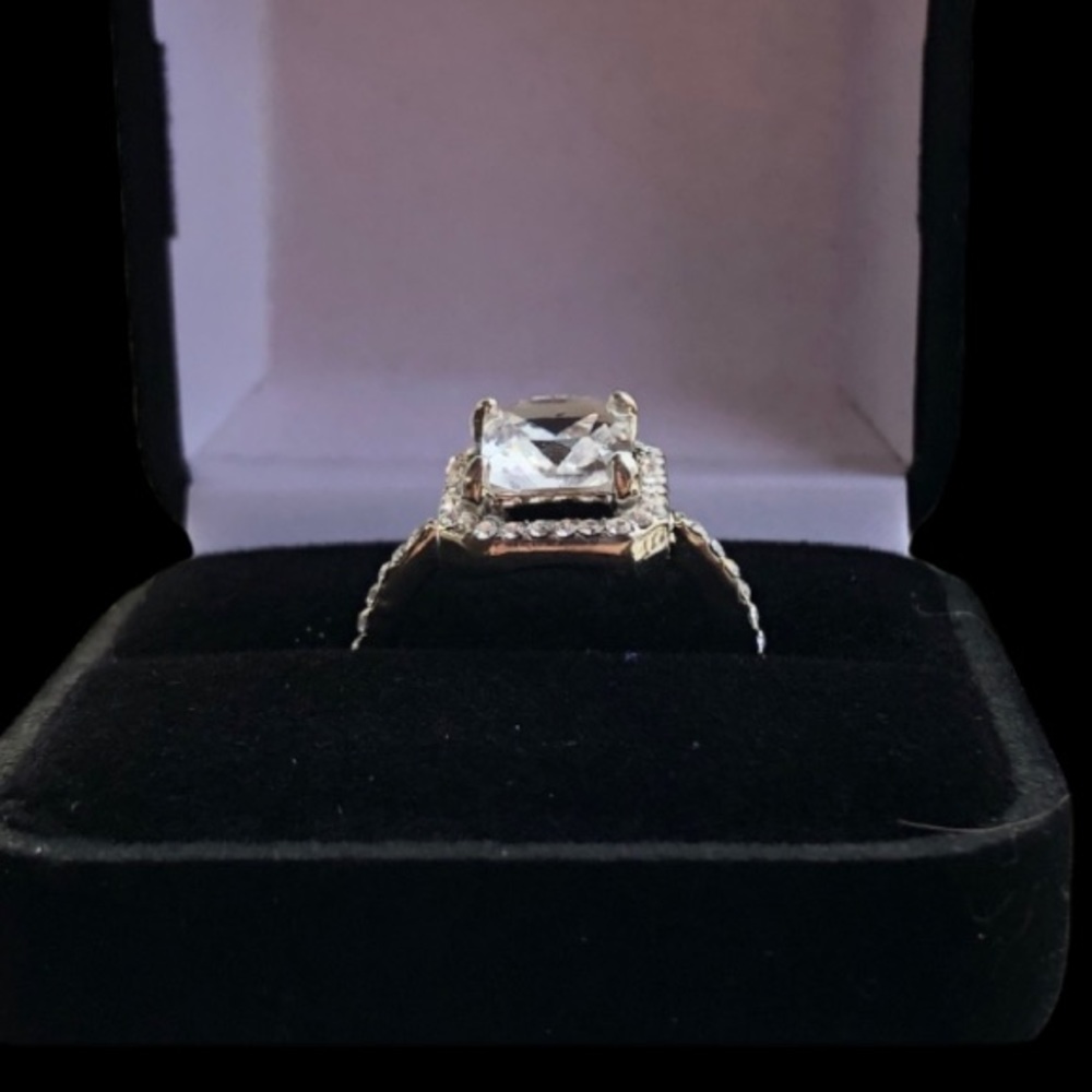 CUBIC ZIRCONIA DAZZLING RING - Picture 3 of 7